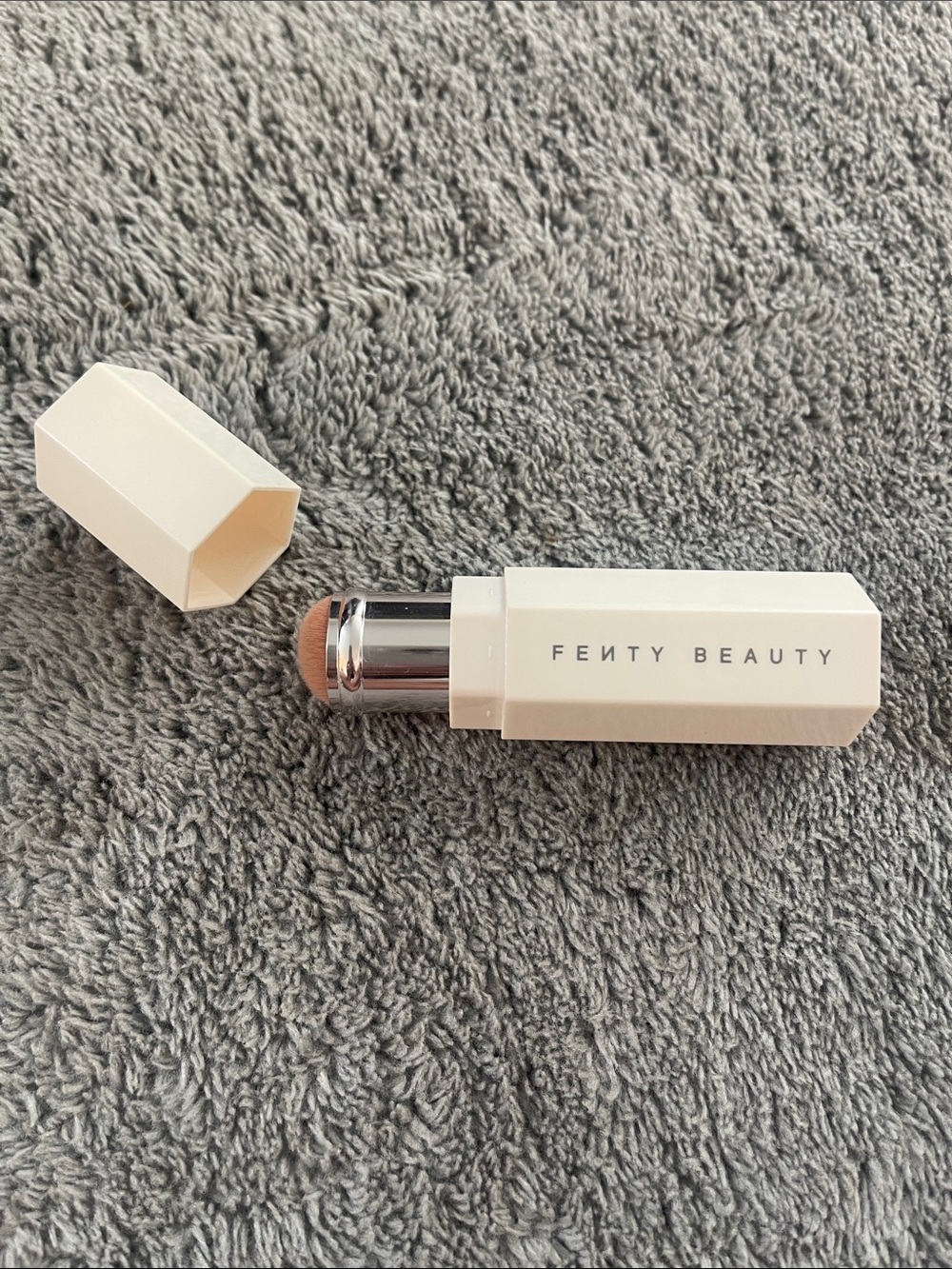 Fenty Beauty Portable Contour & Concealer Brush 150 - Picture 2 of 5